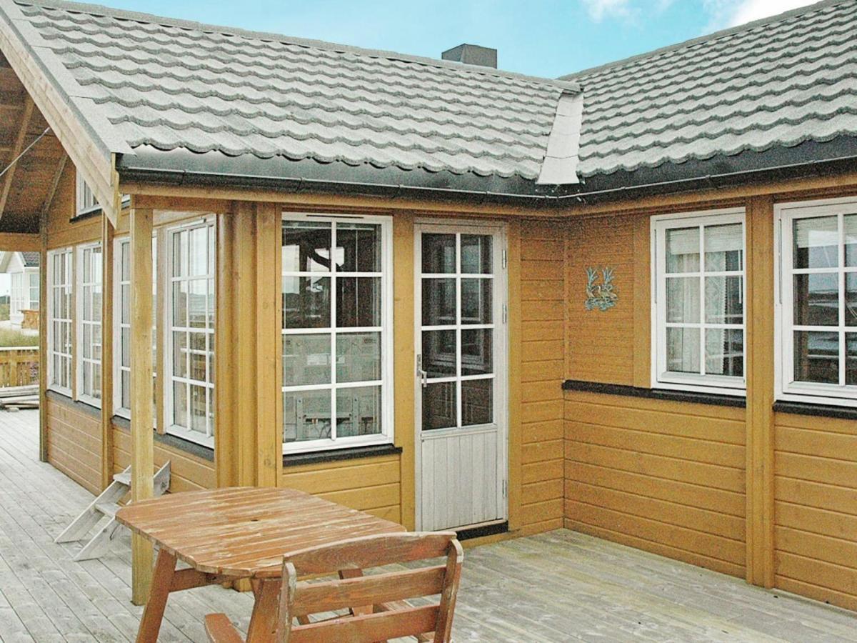 Three-Bedroom Holiday Home In Dyrvik Tuvnes 외부 사진